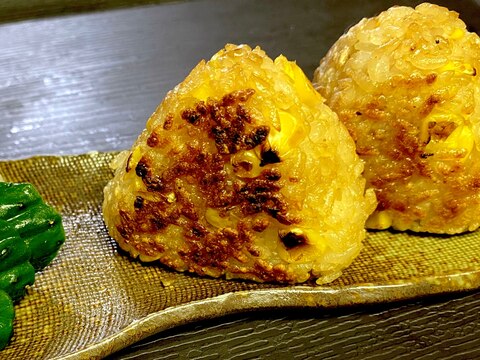 焦がし醤油で香ばしく！とうもろこしの焼きおにぎり